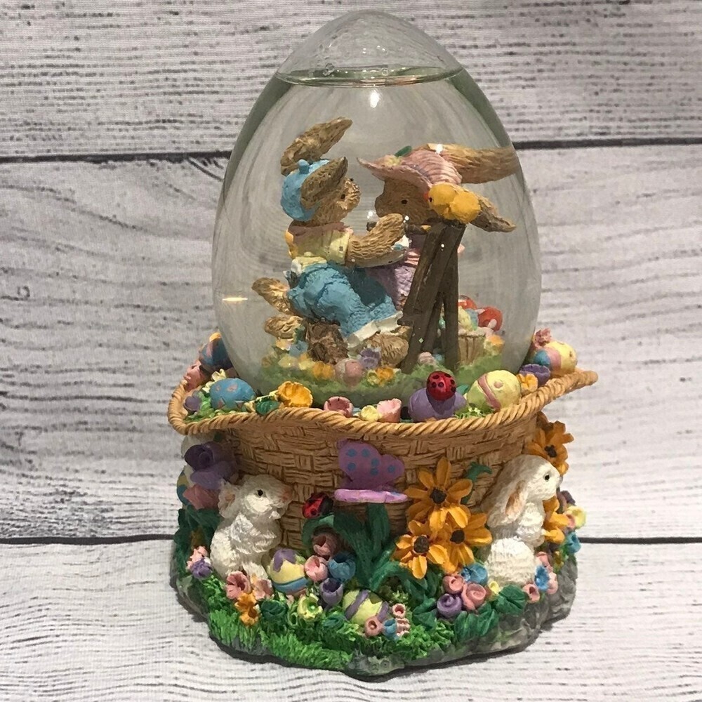 MUSICAL Playing Spring Water Globe.